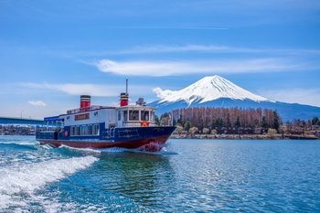 Mt. Fuji and Lake Kawaguchi Bus Tour from Tokyo