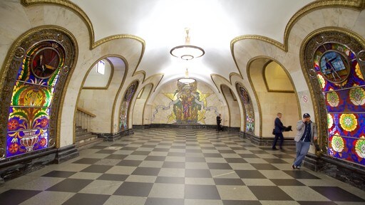 Moskou toont historische architectuur en interieur