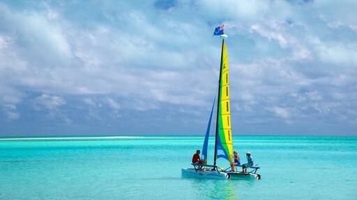 Aitutaki que incluye vistas de una costa y vela