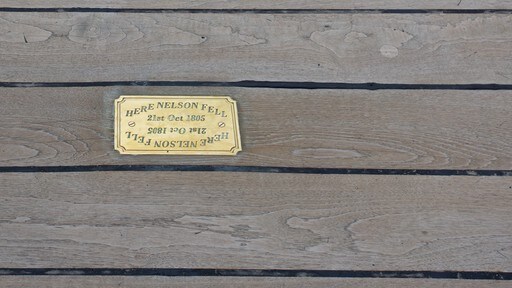 HMS Victory presenterar skyltar och historiska element