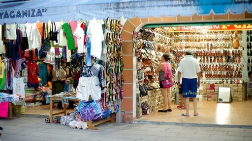 Puerto Escondido showing shopping, markets and fashion