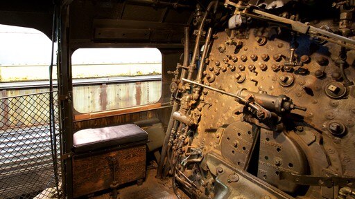 B&O Railroad Museum som visar interiörer, järnvägsobjekt och historiska element