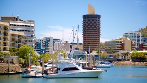 Townsville toont een stad en een baai of haven