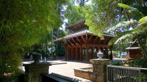 Southbank Parklands menunjukkan kebun dan objek warisan