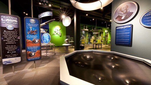 Omniplex Science Museum mostrando vistas de interior