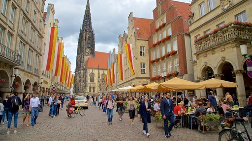 Lambertikirche toont straten, historische architectuur en een kerk of kathedraal