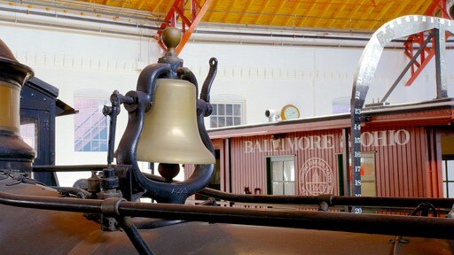 B&O Railroad Museum presenterar interiörer och järnvägsobjekt