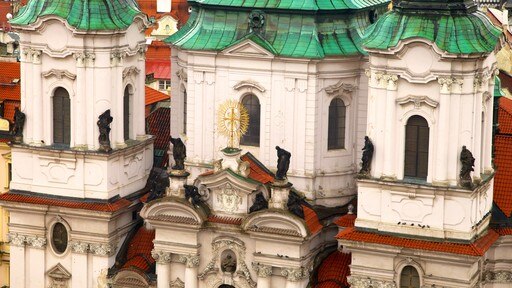 St. Nicholas kyrka som inkluderar religiösa element och en kyrka eller katedral