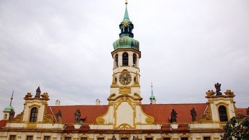 Distrik Kastil Hradcany menampilkan gereja atau katedral dan arsitektur kuno