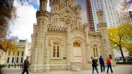 Downtown Chicago featuring heritage architecture as well as a small group of people
