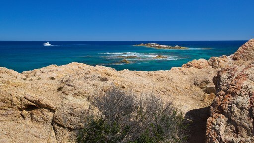 Chileno-stranden som inkluderar klippig kustlinje och kustutsikter