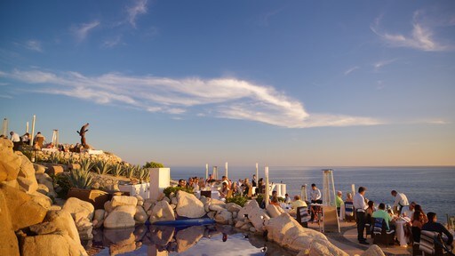 San José del Cabo mostrando un atardecer, comidas al aire libre y vistas de una costa