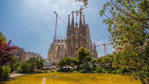 La Sagrada Familia which includes a pond and heritage architecture