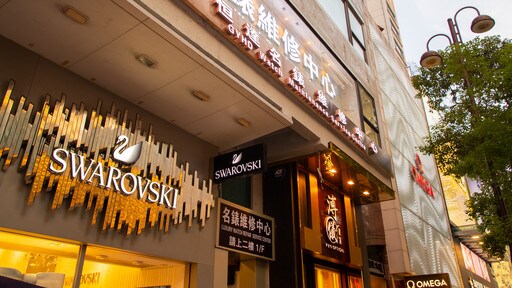 尖沙咀 呈现出 街道景色, 指示牌 和 城市