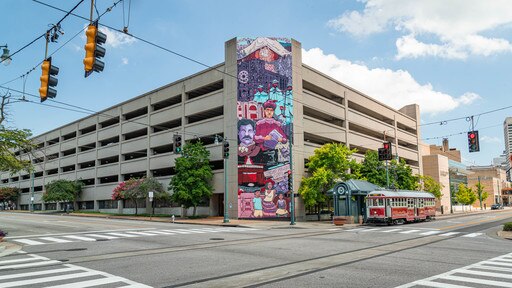 Downtown Memphis which includes outdoor art