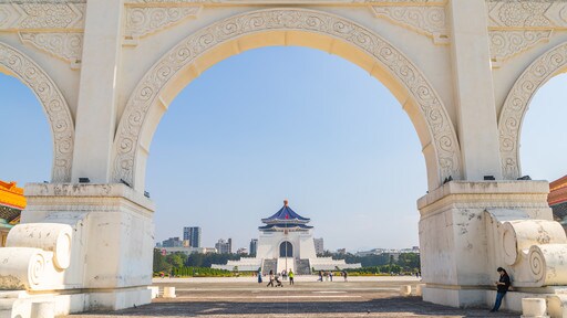 Taipei som inkluderar historiska element och ett torg