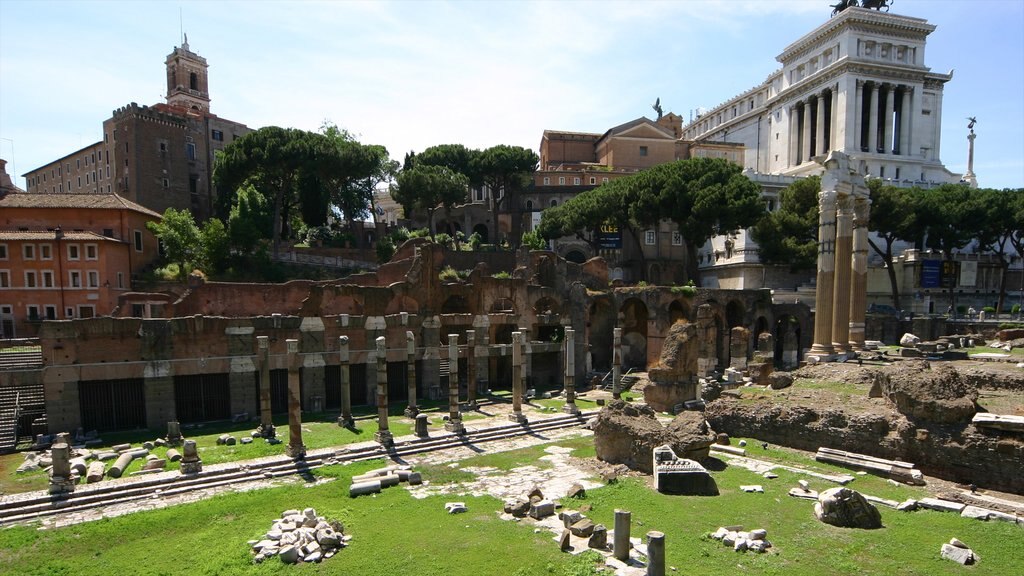 Roma caracterizando ruínas de edifício e elementos de patrimônio