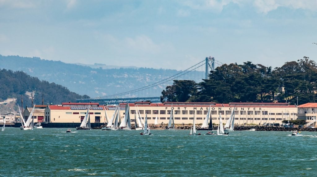 Fort Mason und im Hintergrund die San Francisco Oakland Bay Bridge