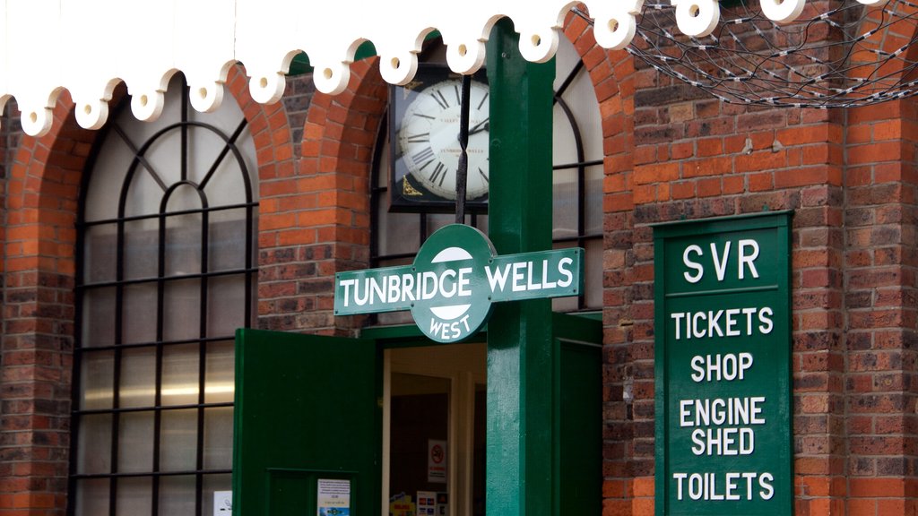 Royal Tunbridge Wells which includes signage