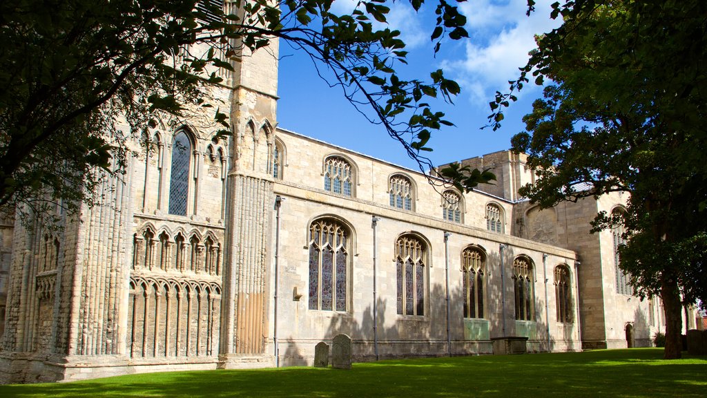 King\'s Lynn showing heritage architecture and a church or cathedral