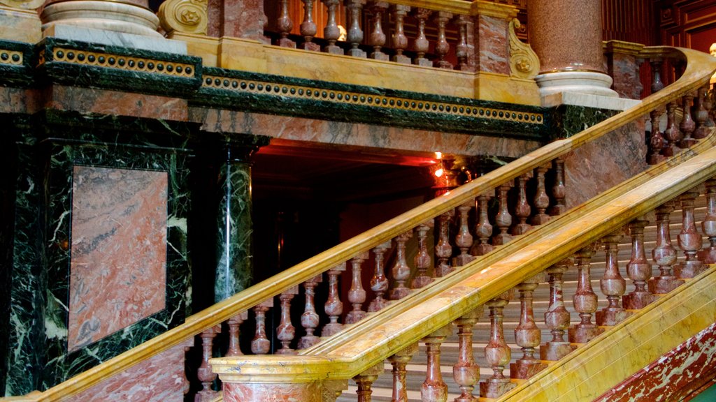 Fitzwilliam Museum showing interior views and heritage architecture