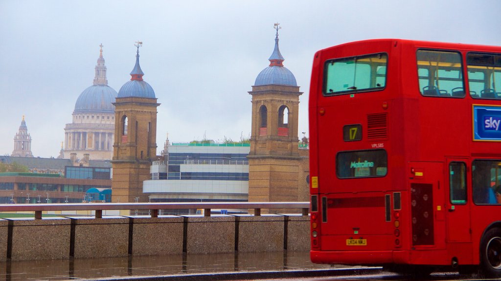 London Bridge toont een stad