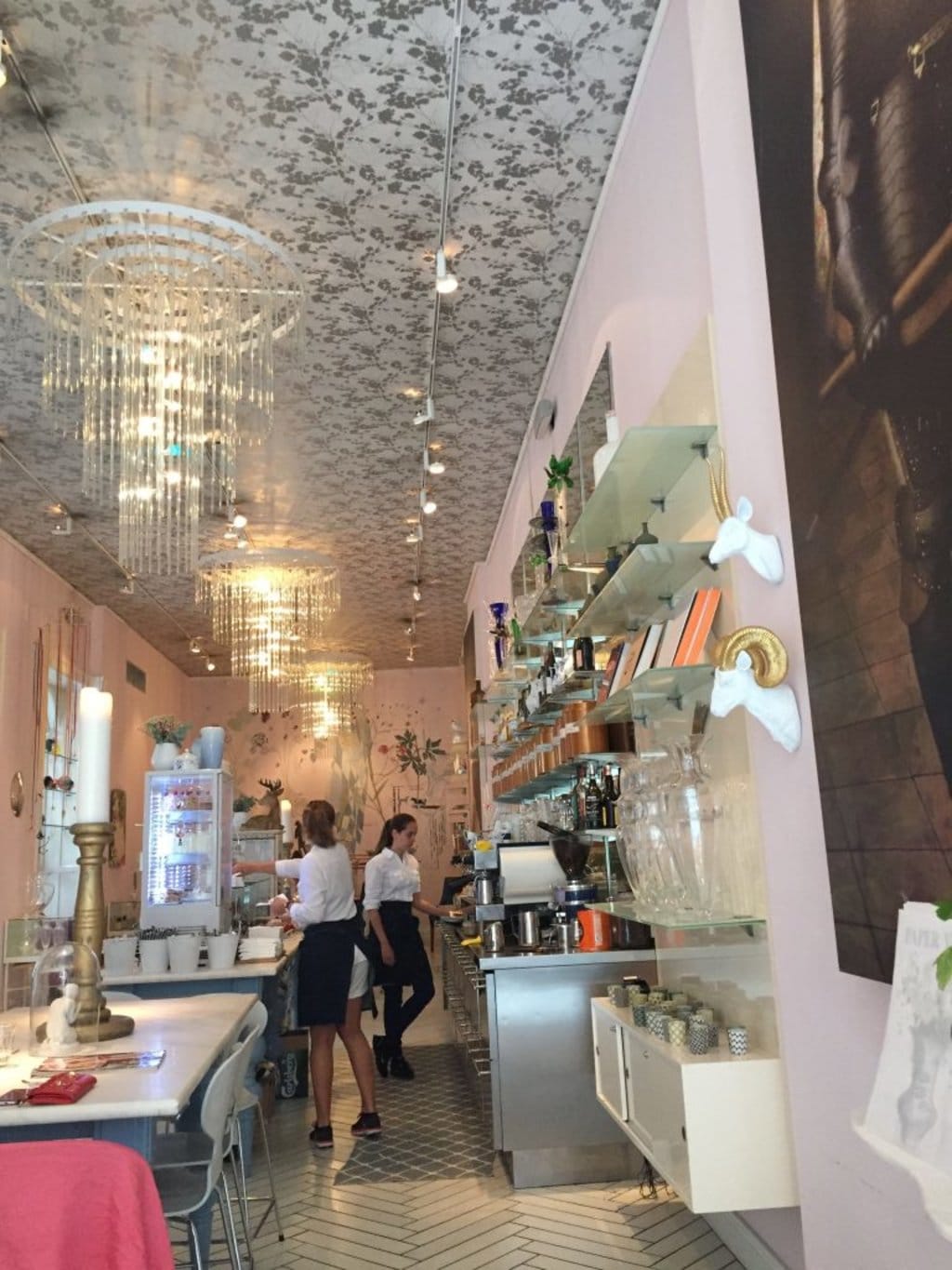 Royal Smushi Cafe