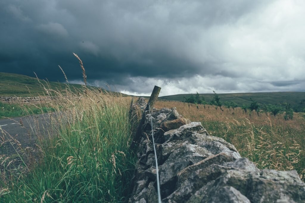Wiesen und Mauer in den <figcaption>North Pennines</figcaption>