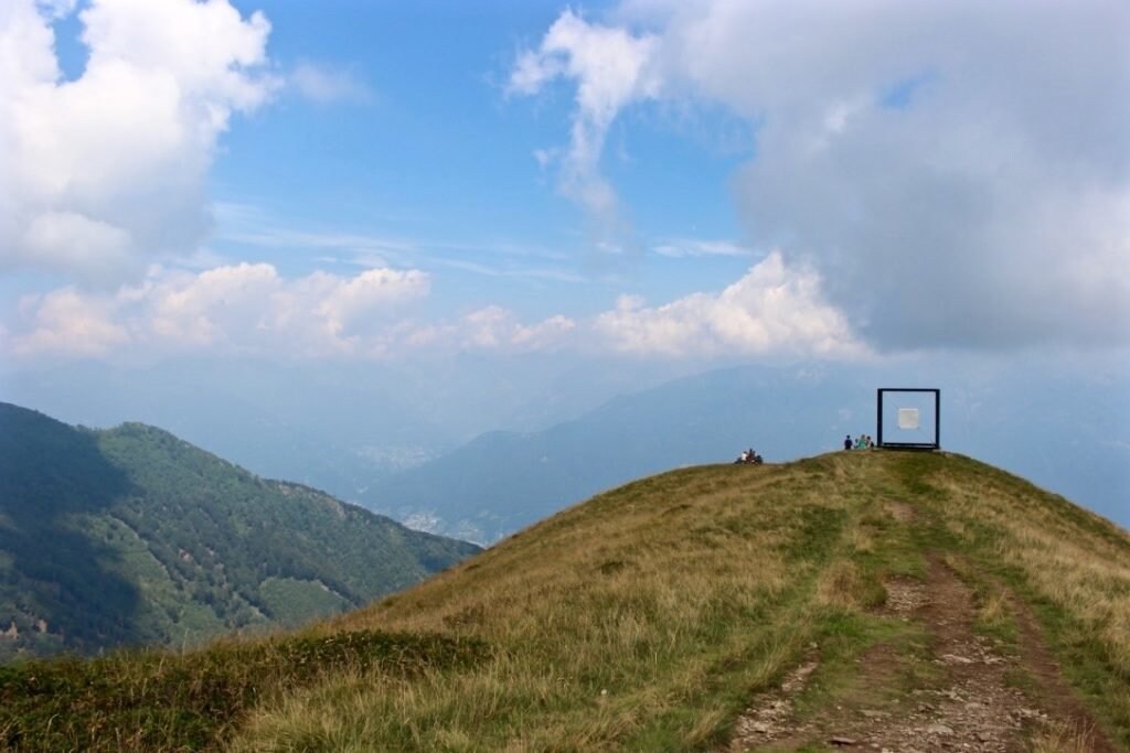 wunderbare-aussicht-vom-monte-tamaro-im-tessin, Schweiz