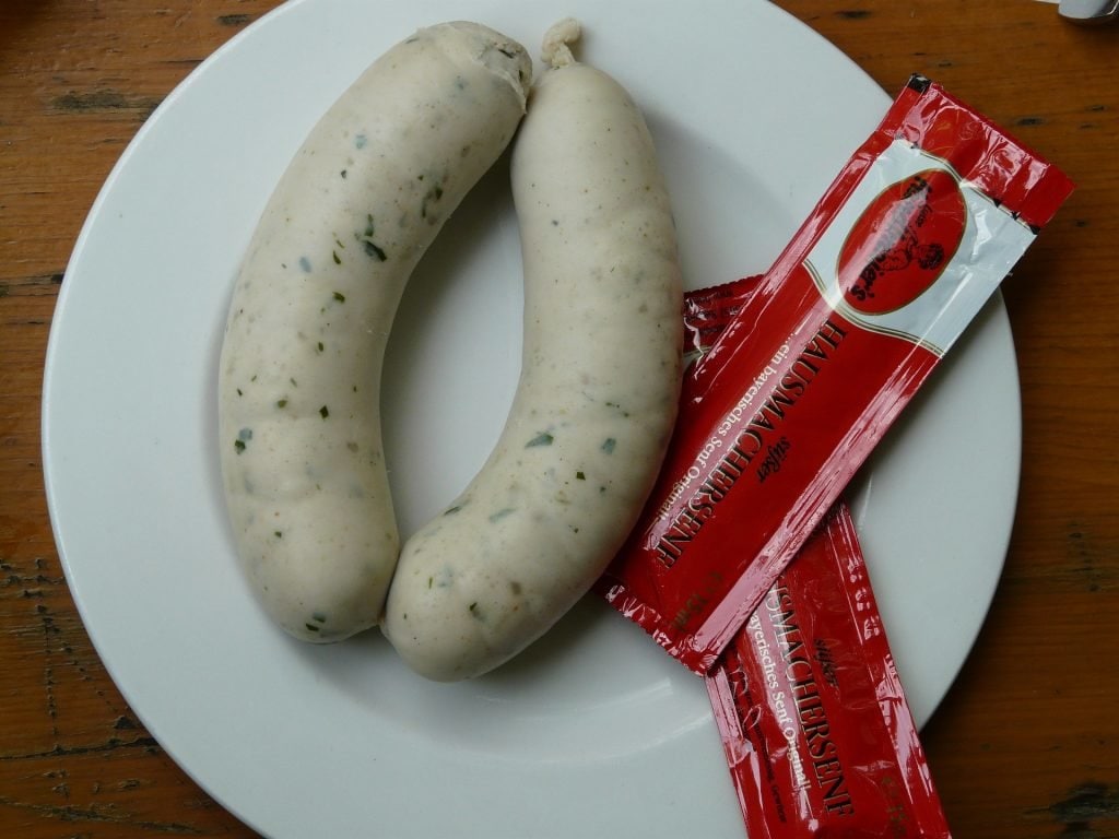 Weißwurst mit süßem Senf in München