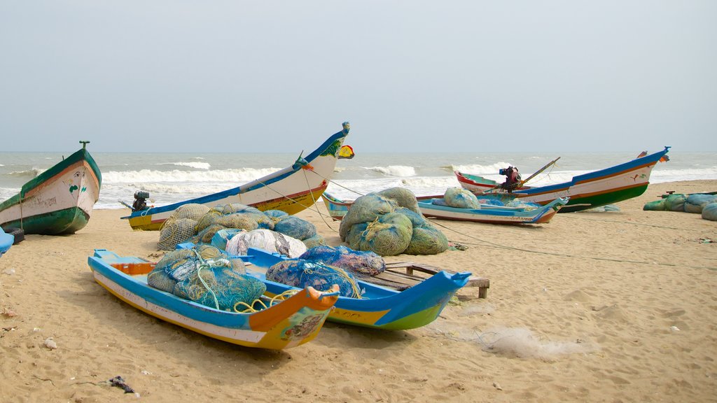 Pondicherry showing a sandy beach