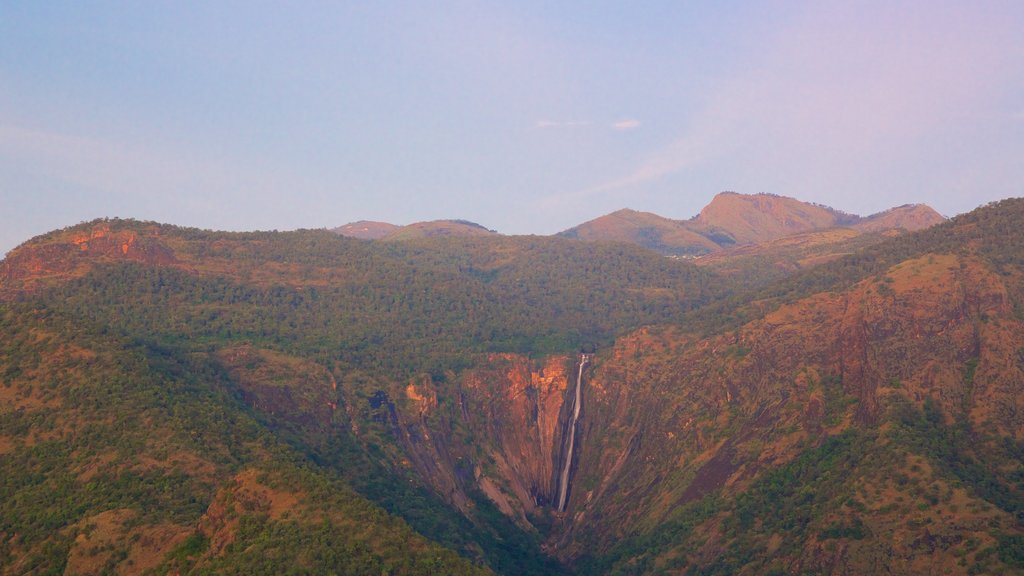 Kodaikanal caracterizando montanhas, cenas tranquilas e um pôr do sol