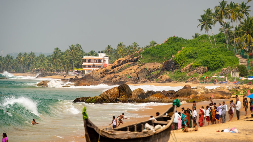 Playa Kovalam que incluye una playa de arena