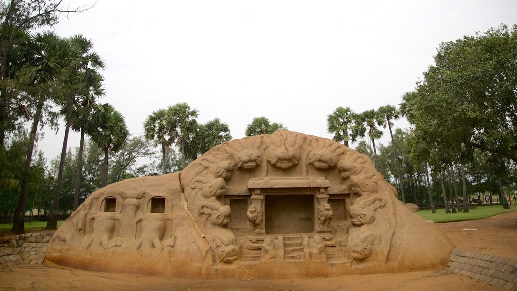 Tiger Cave showing heritage elements and a monument