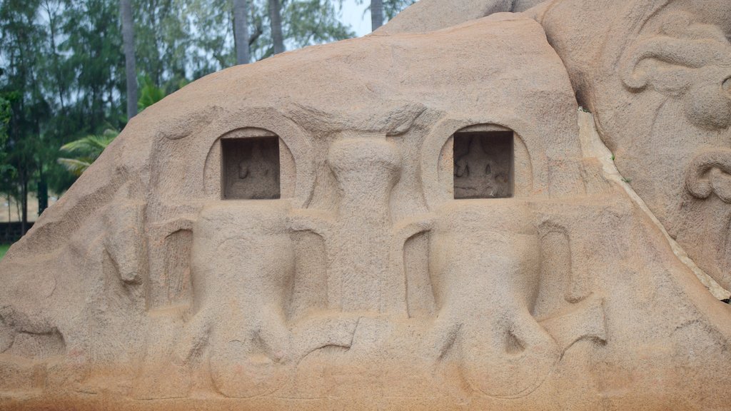 Caverna do Tigre que inclui elementos de patrimônio e um monumento