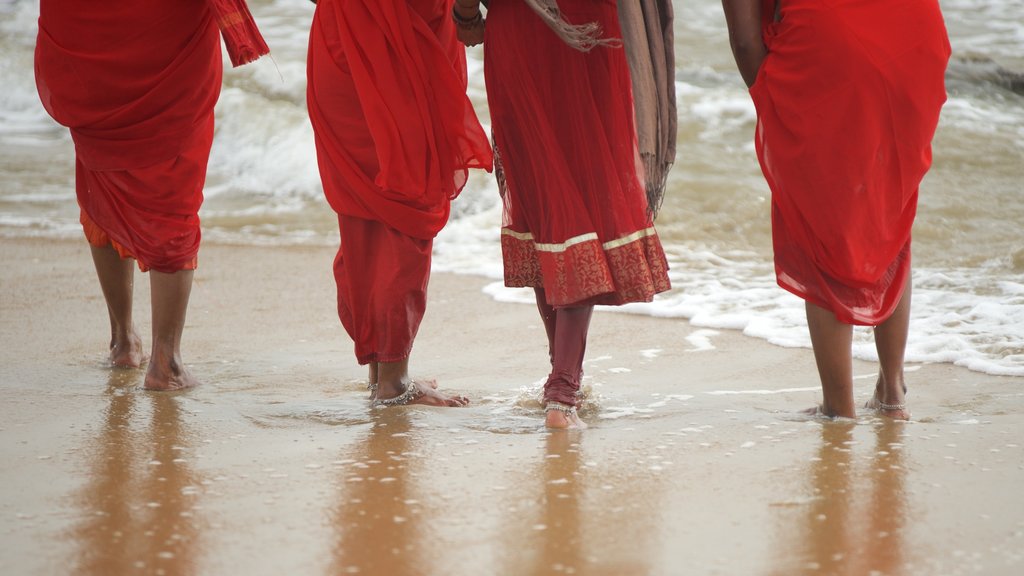 Mamallapuram Beach showing a sandy beach