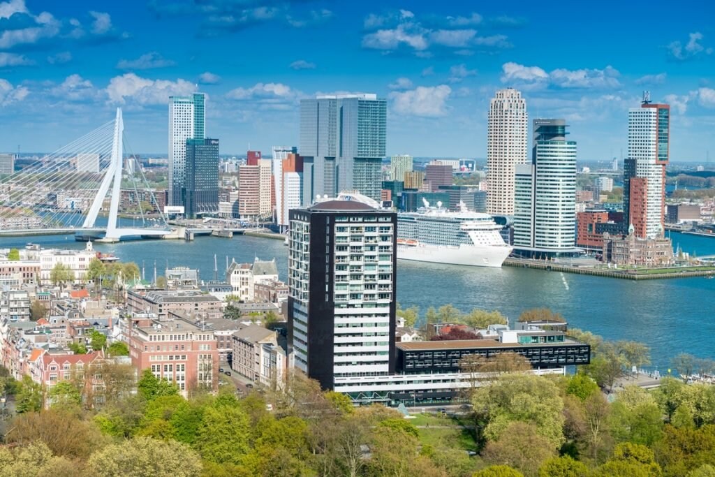 <figcaption>Skyline von Rotterdam</figcaption>, Fußball-EM