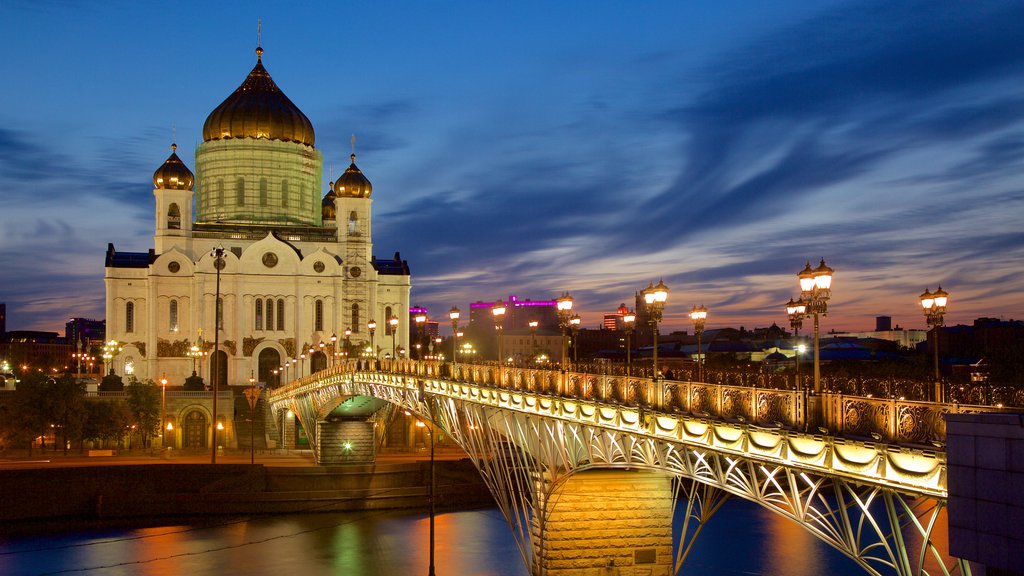 Kathedrale von Christus dem Erlöser mit einem historische Architektur und Brücke