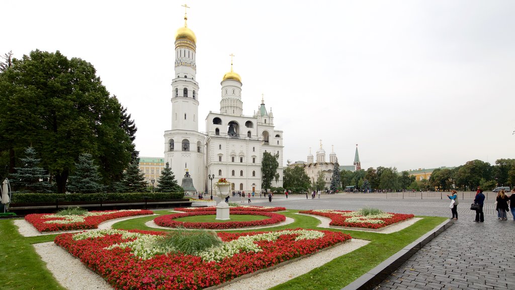 Ivan the Great Bell Tower showing heritage architecture, a square or plaza and flowers