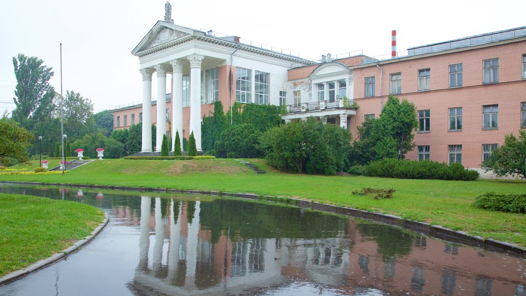 Moscow Botanical Gardens which includes a park