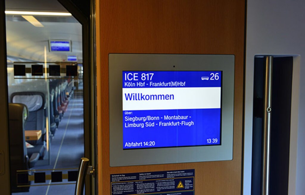 Welche Reisebekanntschaft verbirgt sich wohl im nächsten Abteil? © Deutsche Bahn AG