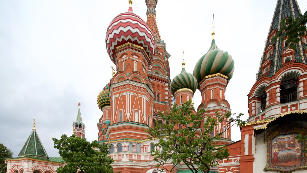 St. Basil\'s Cathedral showing heritage architecture