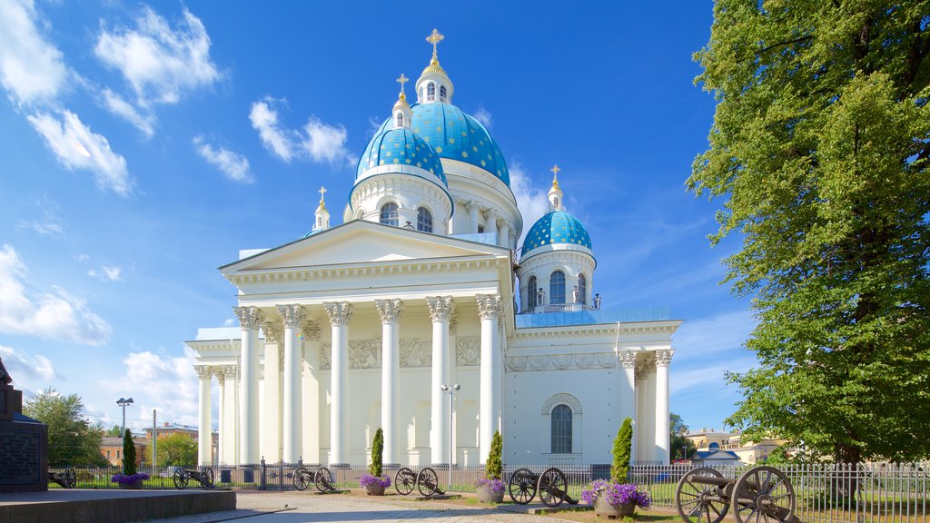 Trinity Cathedral toont historische architectuur