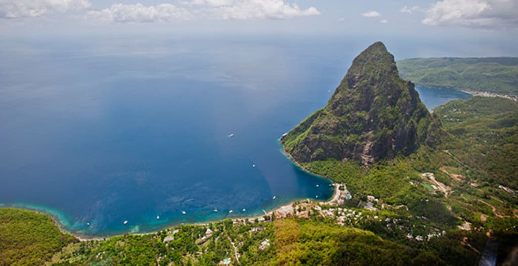 St. Lucia aus dem Flugzeug © Lovis Ostenrik, Leben in der Karibik