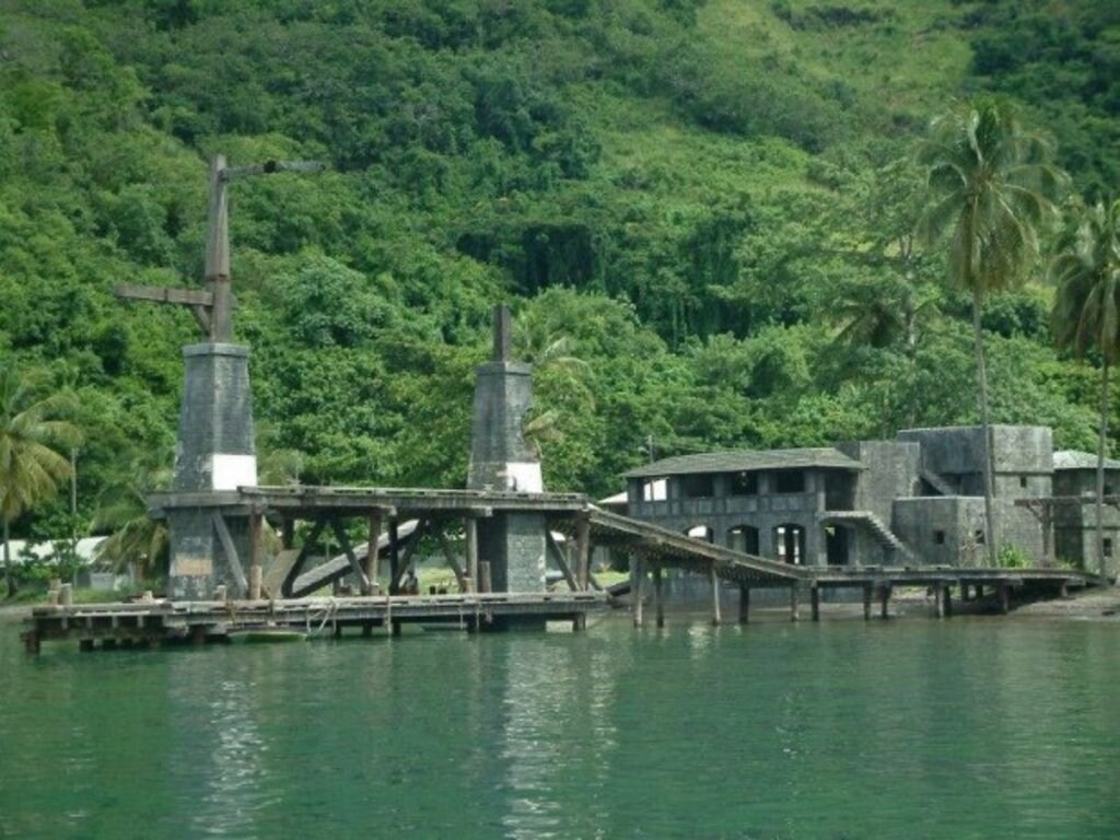 Reste der Hafenkulisse in der Wallilabou Bucht, St. Vincent © Fantasea Tours