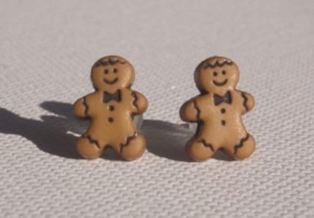Ohrstecker "Lebkuchenmännchen" von Daniela Müller auf dem Nürnberger Weihnachtsmarkt