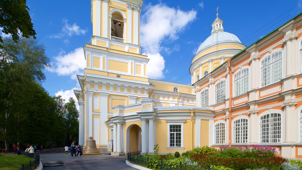 Alexander Nevsky Lavra mostrando arquitetura de patrimônio