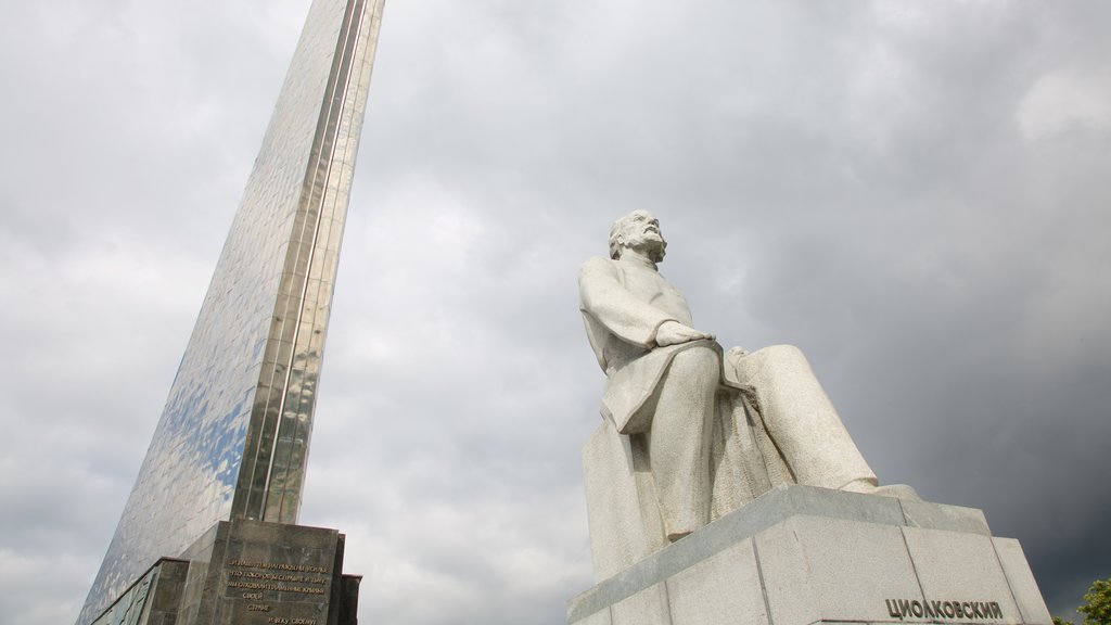 Monumento aos Conquistadores do Espaço mostrando um monumento