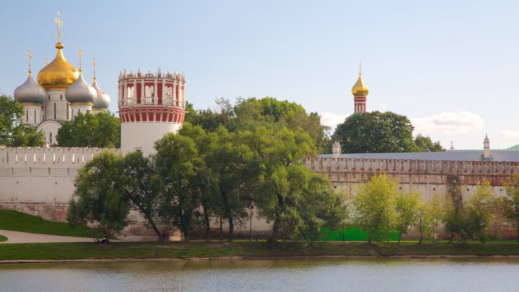 Novodevichy Convent and Cemetery which includes heritage architecture