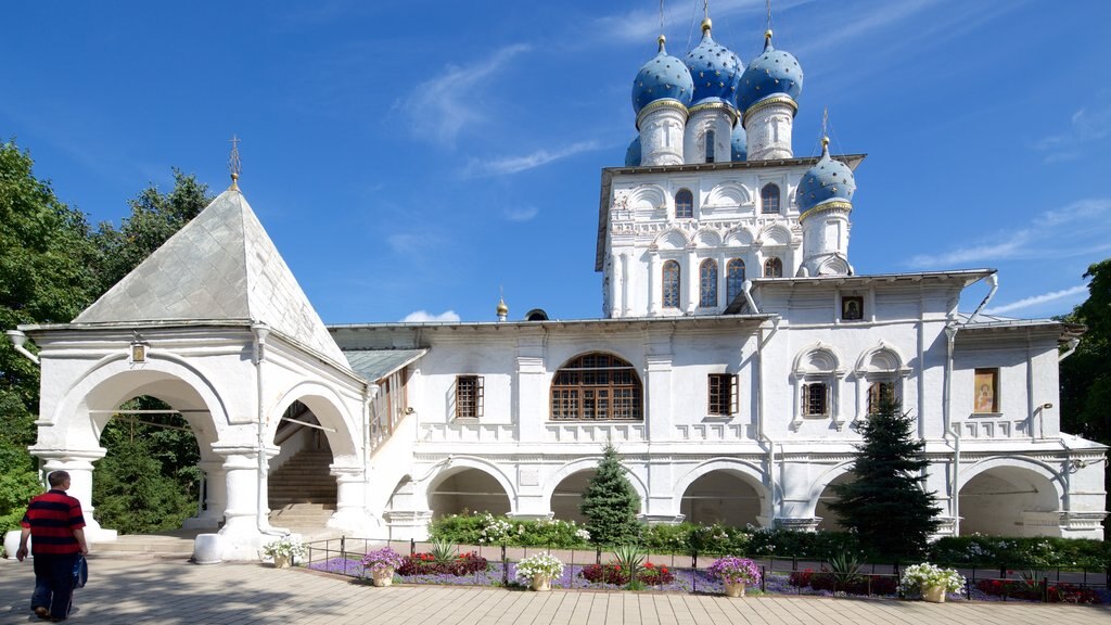 Kolomenskoye Historical and Architectural Museum and Reserve showing heritage architecture